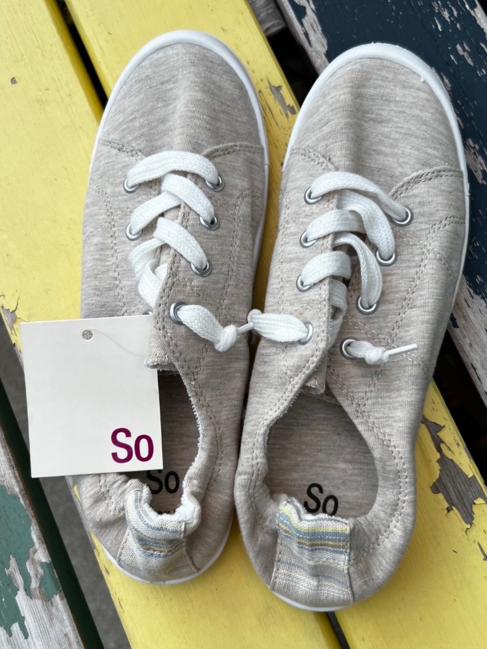 NWT So/Kohls Super Comfy Memory Foam Women’s Sport Shoes, size 8.